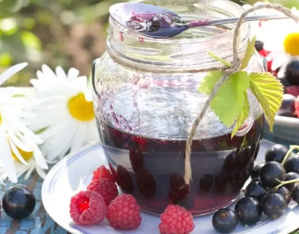 Recipe for raspberry jam with blackcurrant