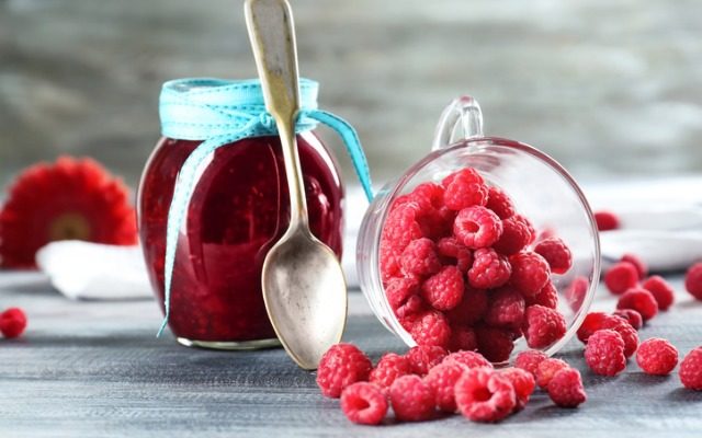 Recipe for raspberry jam with whole berries