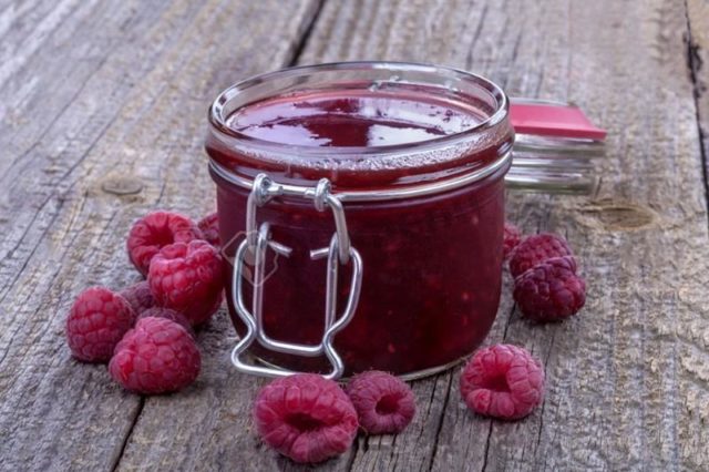 Recipe for raspberry jam with whole berries