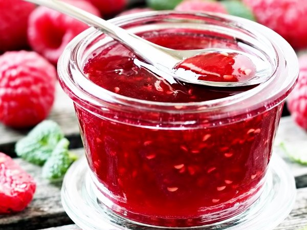 Recipe for raspberry jam with whole berries