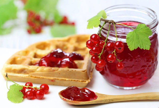 Recipe for red currants with sugar without cooking