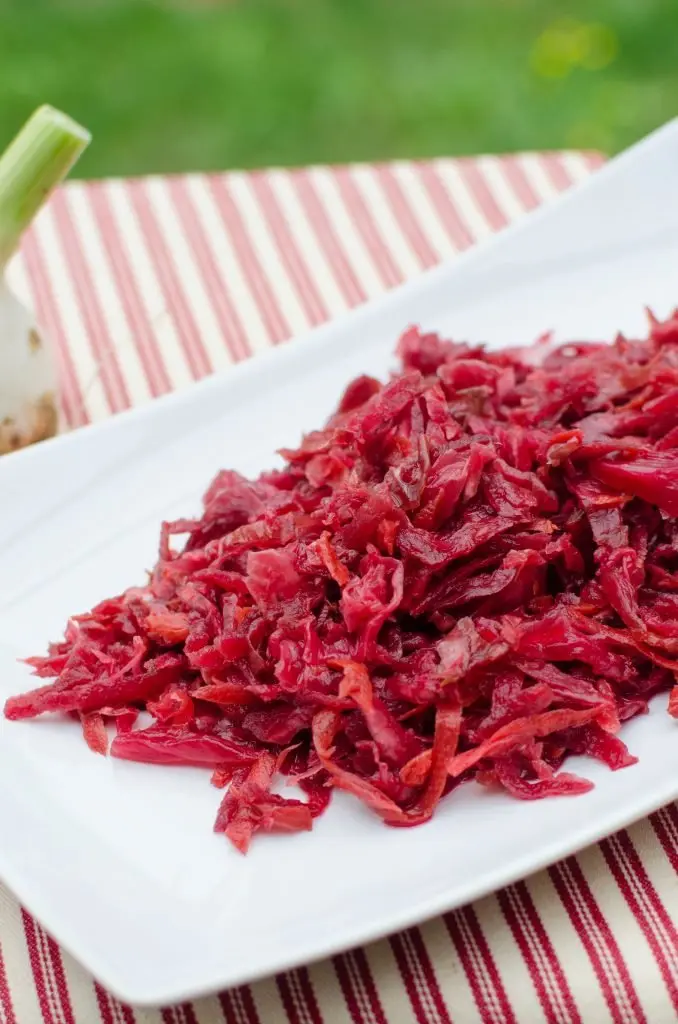 Recipe for red pickled cabbage with beets