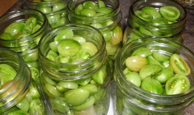 Recipe for spicy green tomatoes for the winter