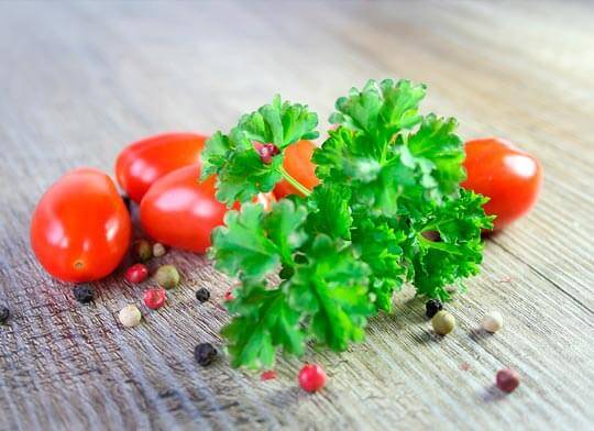 Recipe for tomatoes with parsley for the winter 