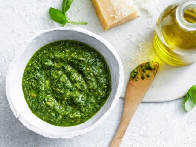 Recipe for winter basil sauce