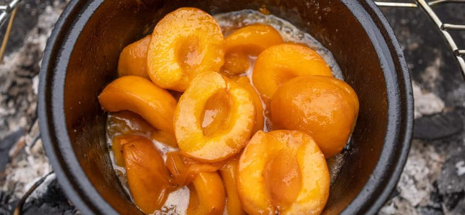 Recipes for apricots in their own juice