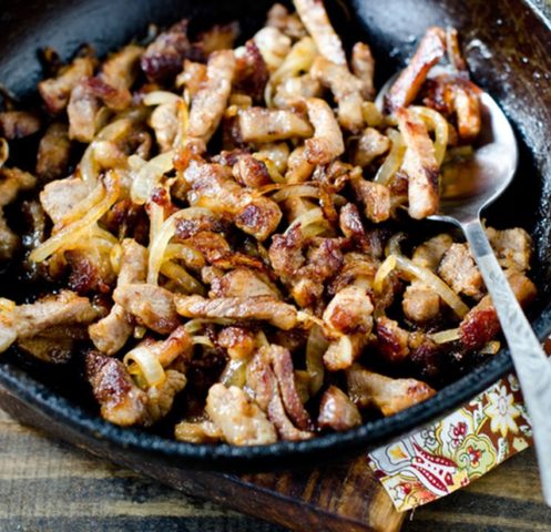 Recipes for chicken with chanterelles in the oven and slow cooker