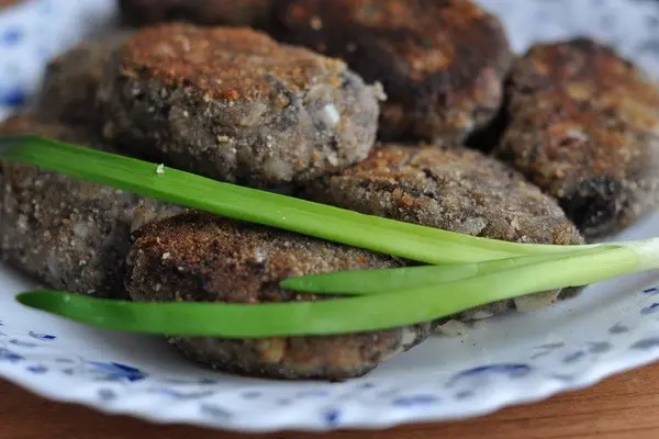 Recipes for cooking cutlets and zrazy with mushrooms