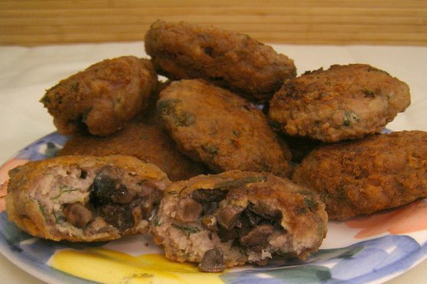 Recipes for cooking cutlets and zrazy with mushrooms