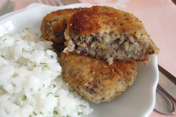 Recipes for cooking cutlets and zrazy with mushrooms