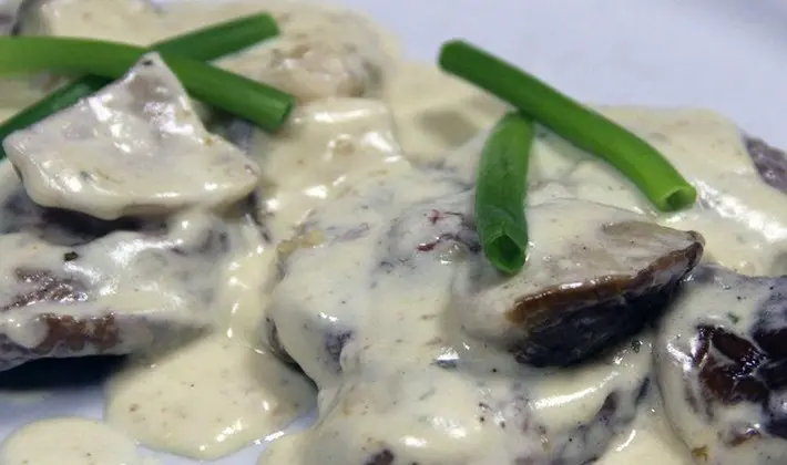 Recipes for cooking meat with mushrooms in sauce