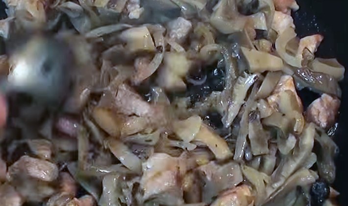 Recipes for cooking meat with mushrooms in sauce