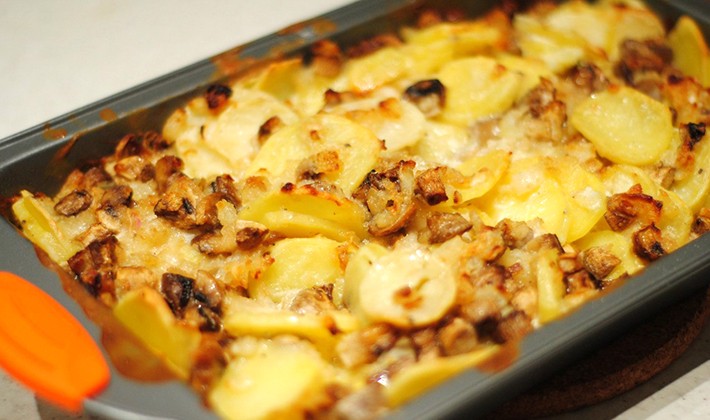 Recipes for delicious potato dishes with mushrooms and minced meat