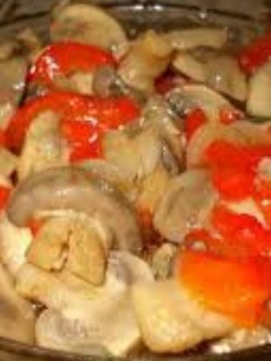 Recipes for delicious salads with champignons and sweet peppers