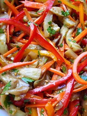 Recipes for delicious salads with champignons and sweet peppers