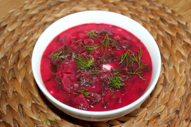 Recipes for dishes from beet tops