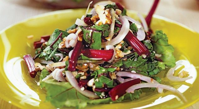 Recipes for dishes from beet tops