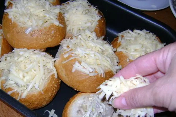 Recipes for homemade julienne in buns