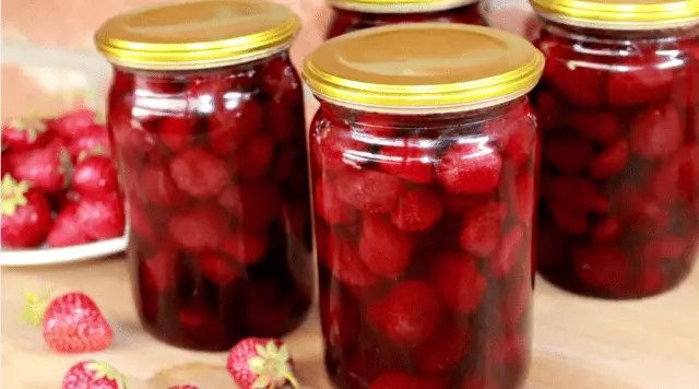 Recipes for making strawberries in your own juice for the winter