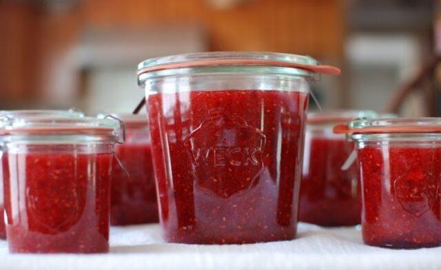 Recipes for making strawberry and raspberry jam for the winter