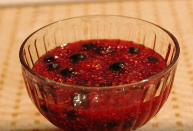 Recipes for making strawberry and raspberry jam for the winter