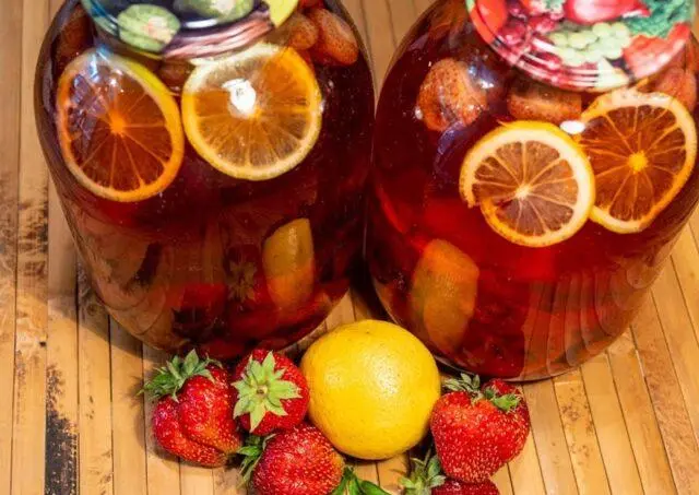 Recipes for making strawberry compote with lemon for the winter