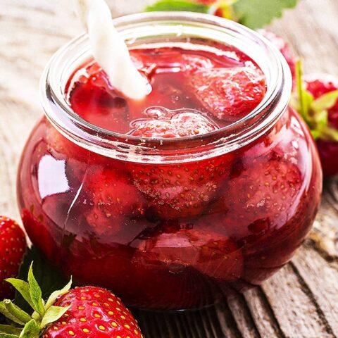 Recipes for making strawberry jam with oranges