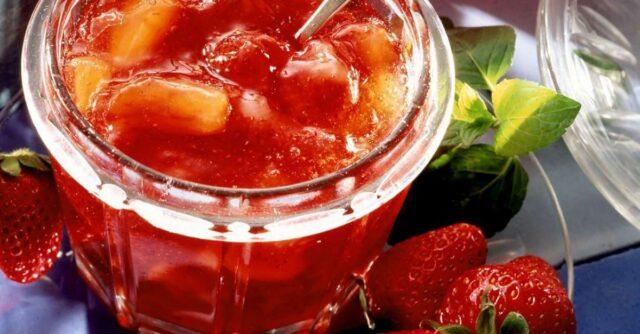 Recipes for making strawberry jam with oranges