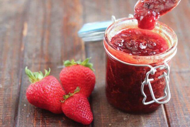 Recipes for making strawberry jam with oranges