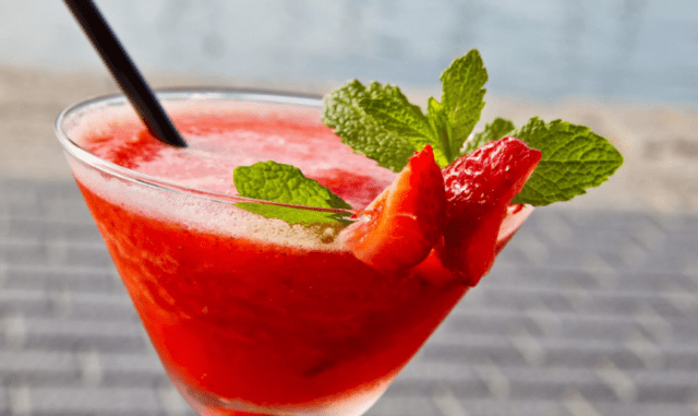 Recipes for making strawberry liqueur, tinctures at home