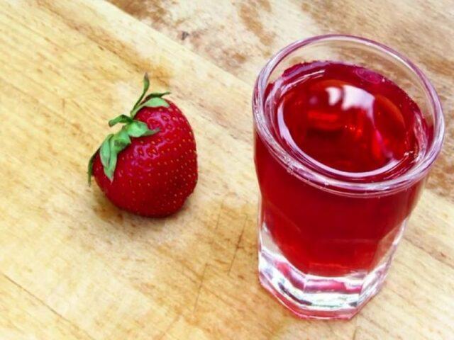 Recipes for making strawberry liqueur, tinctures at home