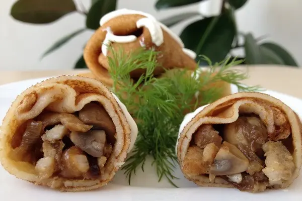 Recipes for pancakes stuffed with mushrooms