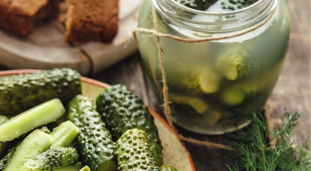 Recipes for pickled and pickled cucumbers with horseradish