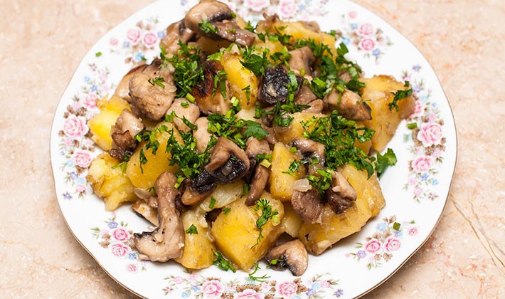 Recipes for stewed potatoes with meat and mushrooms