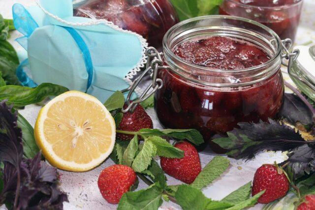 Recipes for strawberry jam with lemon for the winter