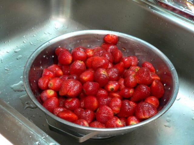 Recipes for strawberry jelly with gelatin for the winter