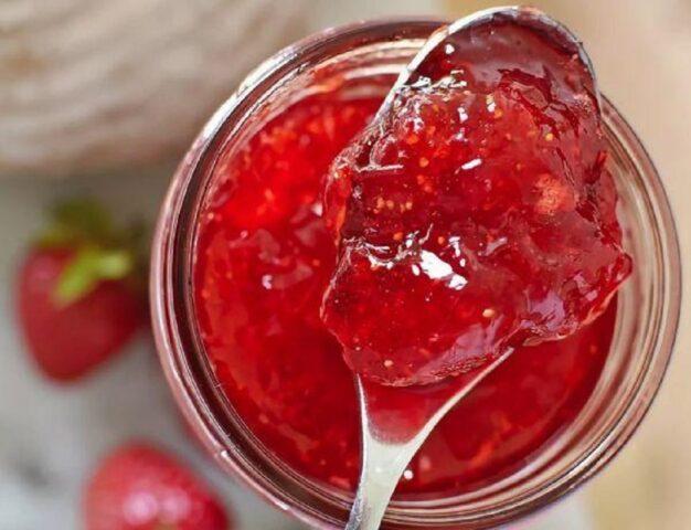 Recipes for strawberry jelly with gelatin for the winter