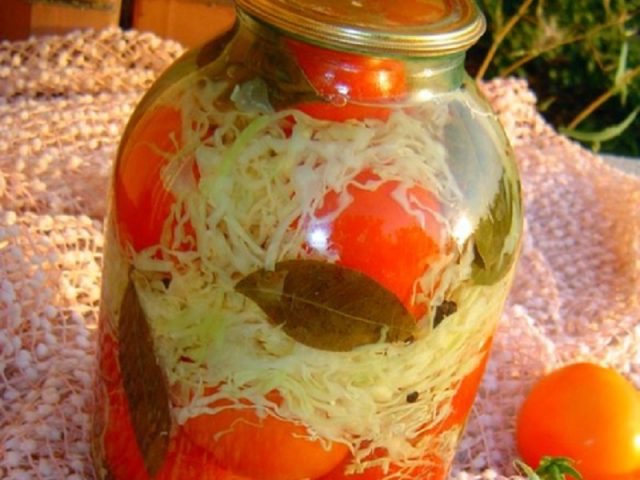 Recipes tomato with cabbage in a jar