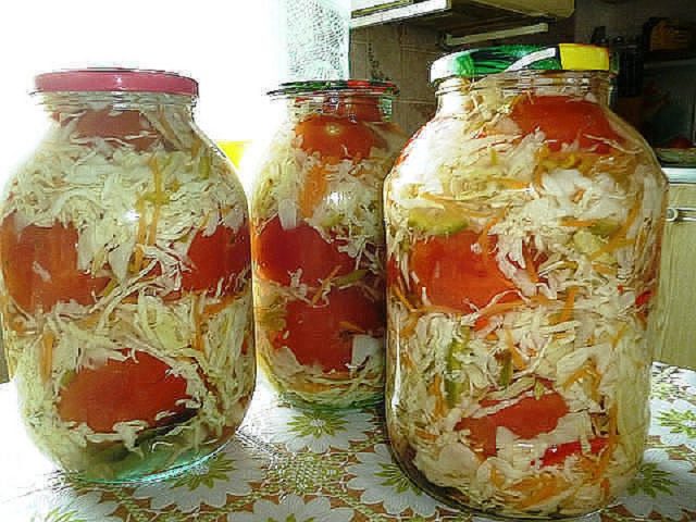 Recipes tomato with cabbage in a jar