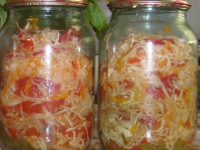 Recipes tomato with cabbage in a jar