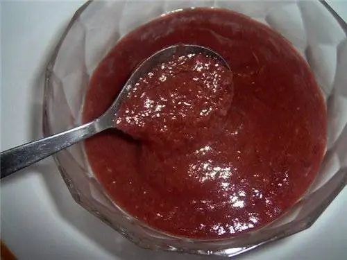 Red and black currant tkemali sauce 