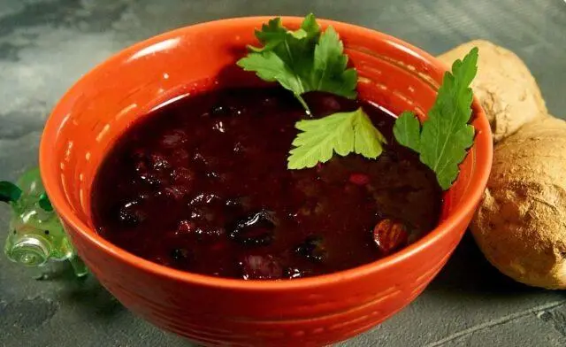 Red and blackcurrant chutney