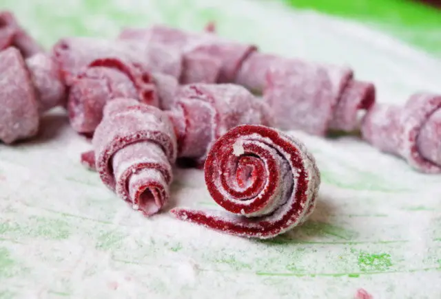 Red currant pastille at home