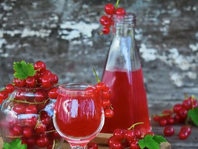 Red currant tincture at home