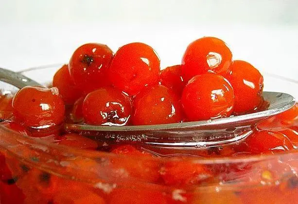 Red rowan jam at home