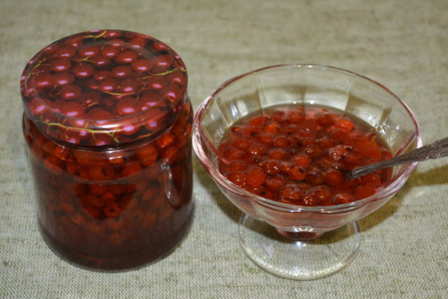 Red rowan jam at home