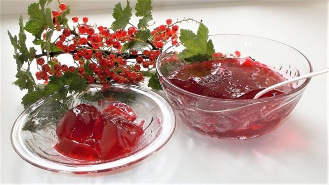 Redcurrant for the winter: simple recipes at home