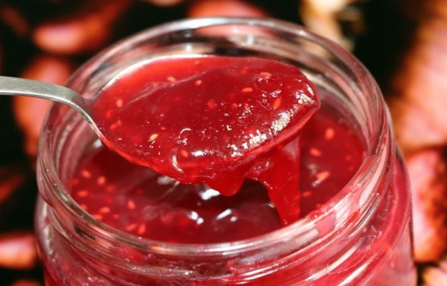 Redcurrant jam recipes: thick, with blueberries, apricots, lemon