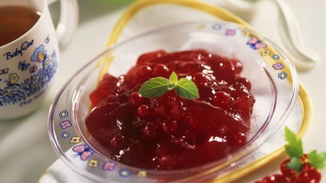 Redcurrant jam recipes: thick, with blueberries, apricots, lemon