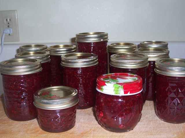 Redcurrant jam recipes: thick, with blueberries, apricots, lemon